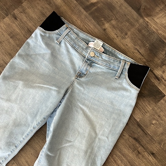 Isabel Light Wash Maternity Jeggings - Picture 2 of 3